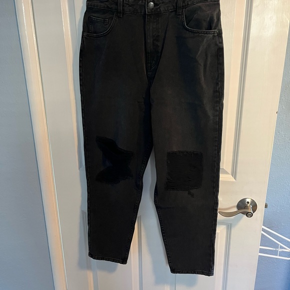 NWT PrettyLittleThing Washed Black Ripped Knee Mom Jeans size 8 - Picture 5 of 11
